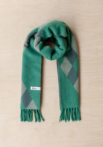 LAMBSWOOL OVERSIZED SCARF GREEN DIAMON JACQUARD
