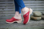 CLASSIC RED CLOGS WITH STRAP