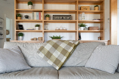 MacAUSLAND WOOLEN THROW/OLIVE CHECKER