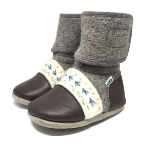 NOOKS CARIBOU EMBROIDERED WOOL BOOTIES